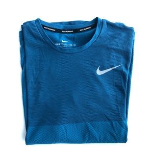 Nike T-shirt, size M.